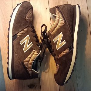 Classic New Balance sneakers - women’s 8